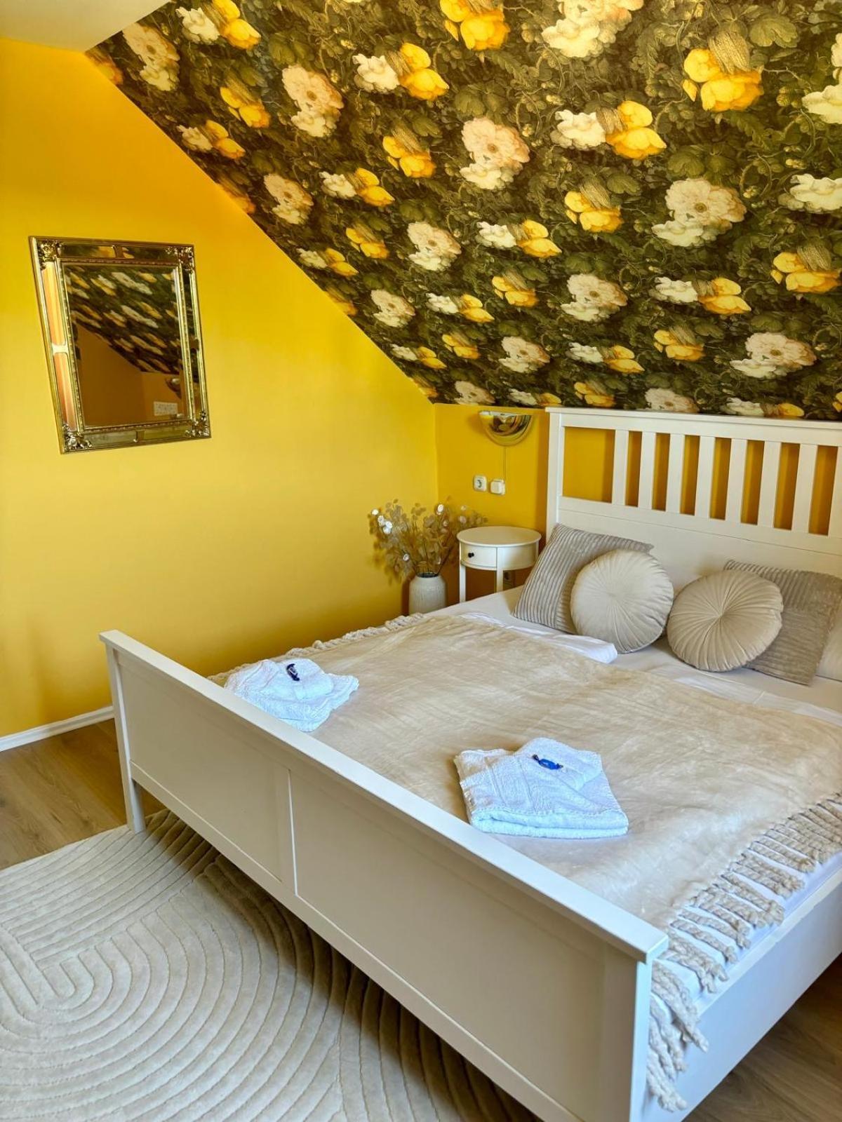 Themenhotel Rehlein Thale Bagian luar foto